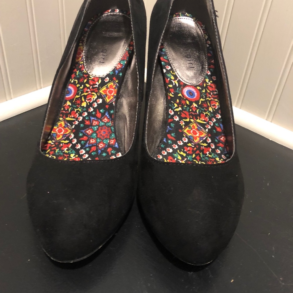 Suede Black Madden Girl Pumps